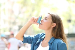 teen using inhaler