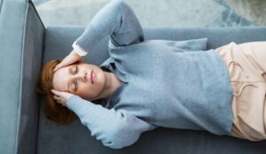 woman laying down headache