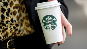 108138044 1745937747299 gettyimages 2211935119 STARBUCKS EARNS